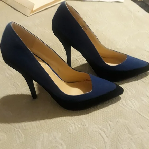 Pumps - Picture 2 of 3